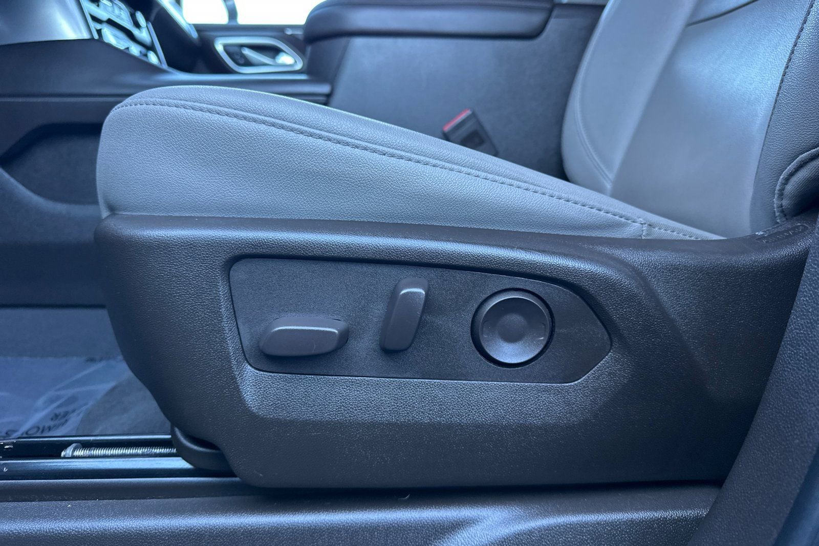 Used 2024 Chevrolet Suburban LT image 13