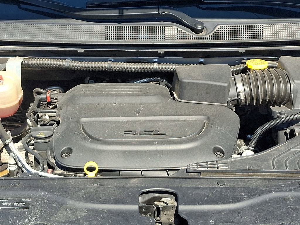 Used 2023 Chrysler Voyager LX image 29