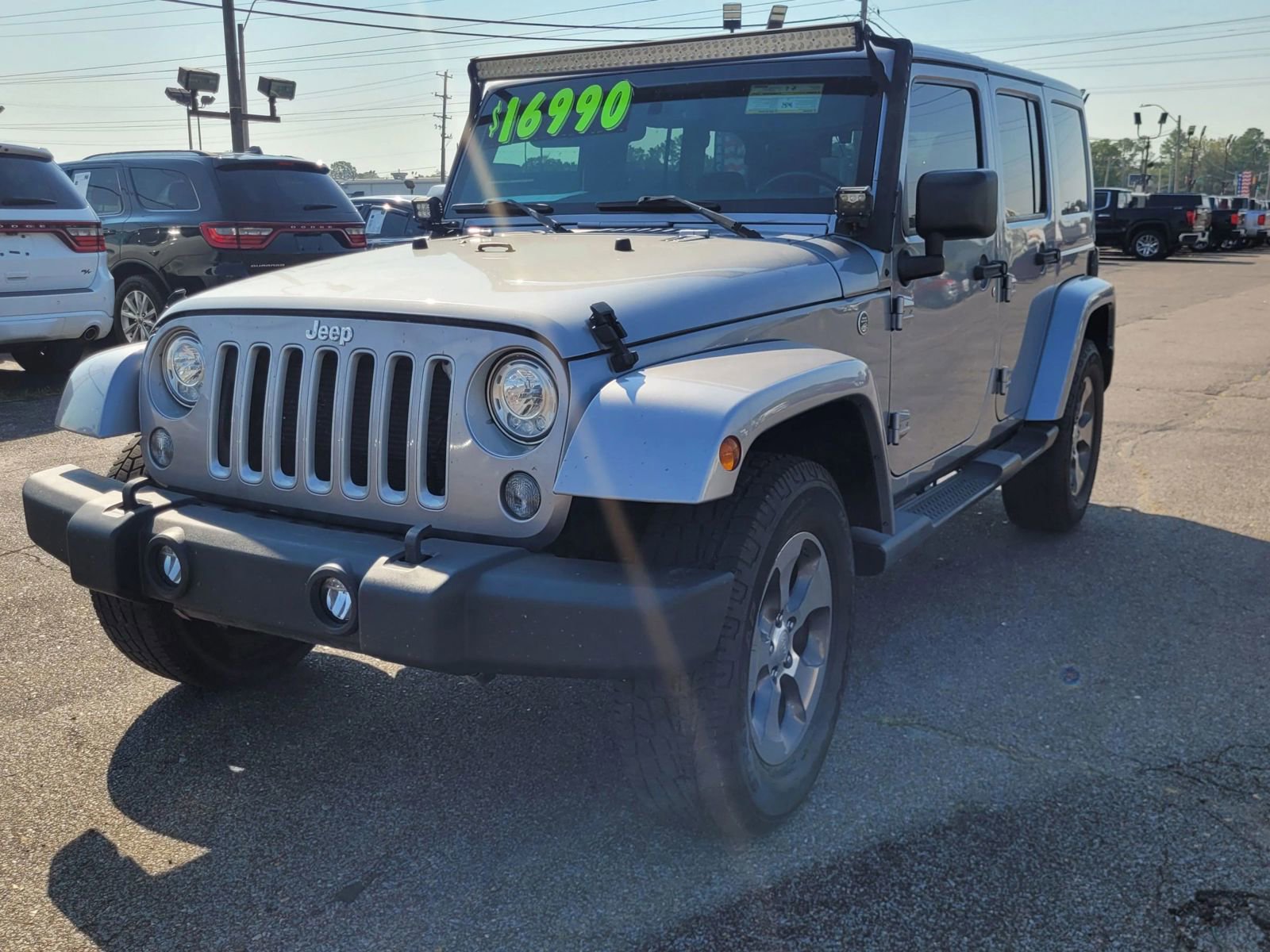 Used 2018 Jeep Wrangler Unlimited Sahara w/ Max Tow Package image 25