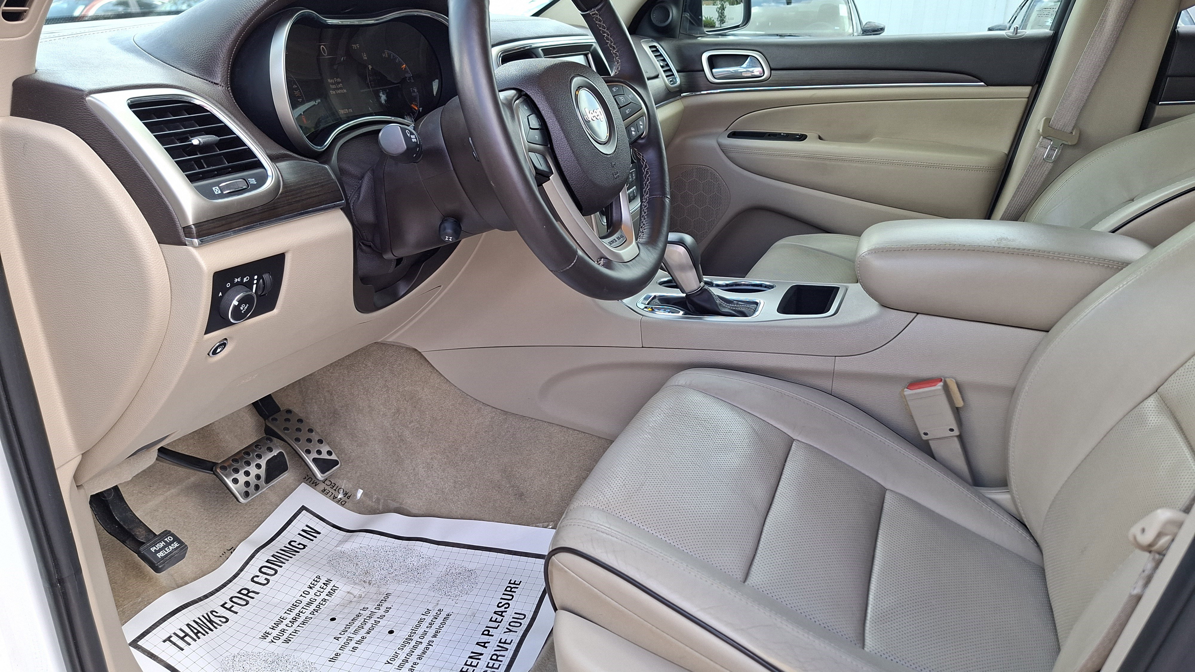 Used 2017 Jeep Grand Cherokee Overland w/ Jeep Active Safety Group image 9