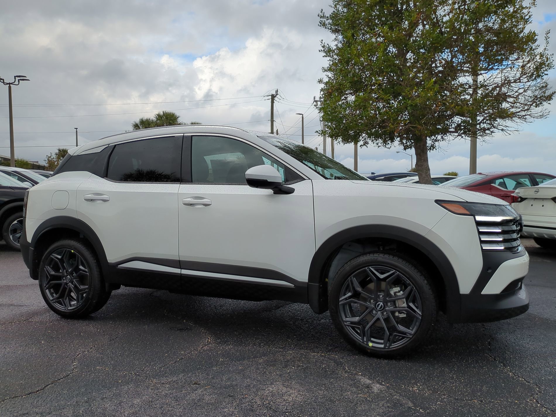 New 2026 Nissan Kicks SR FWD image 2