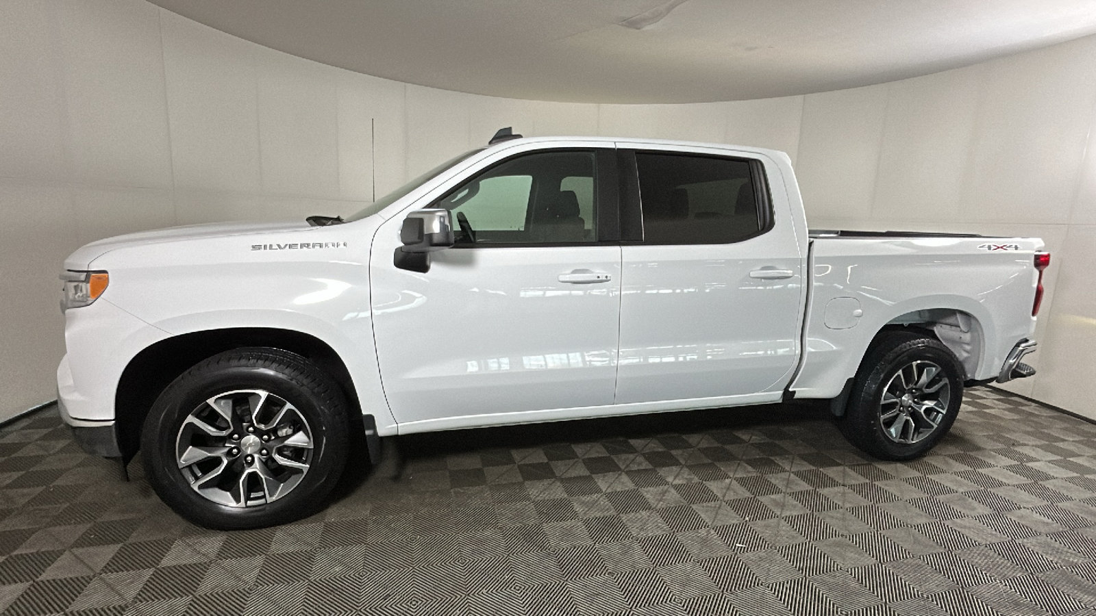 Used 2023 Chevrolet Silverado 1500 LT AWD/4WD image 6