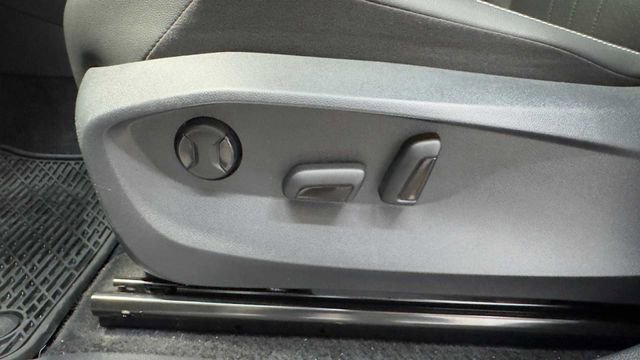 Used 2024 Volkswagen Tiguan SE R-Line image 23