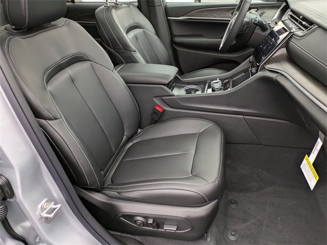 New 2025 Jeep Grand Cherokee Limited w/ Trailer Tow Package image 30