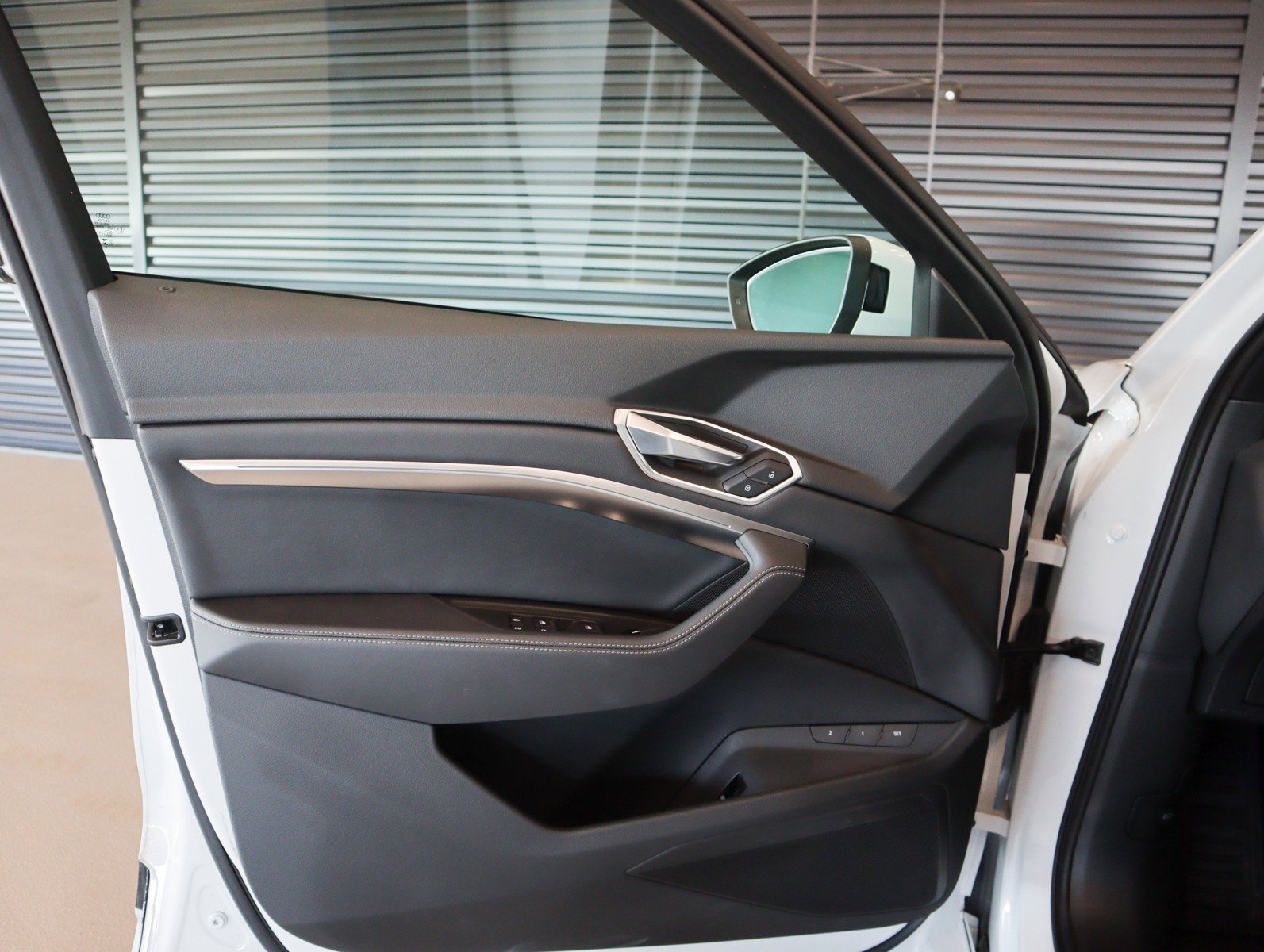 Used 2023 Audi e-tron Premium w/ Convenience Plus Package image 26