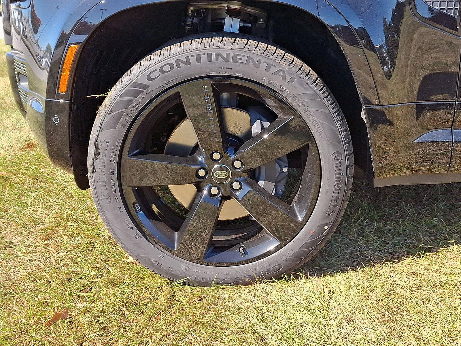 New 2025 Land Rover Defender 110 X-Dynamic SE image 16