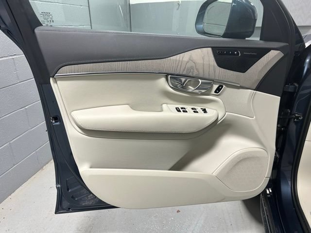 Certified 2025 Volvo XC90 B5 Ultra AWD/4WD image 8