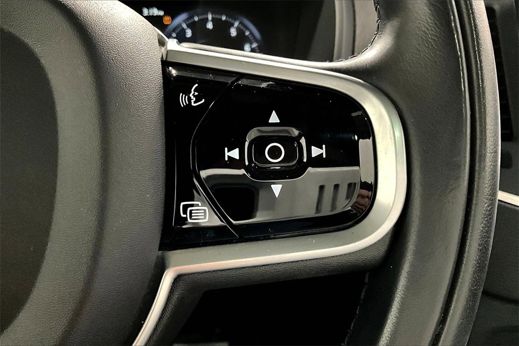 Used 2020 Volvo XC90 T6 Momentum image 12