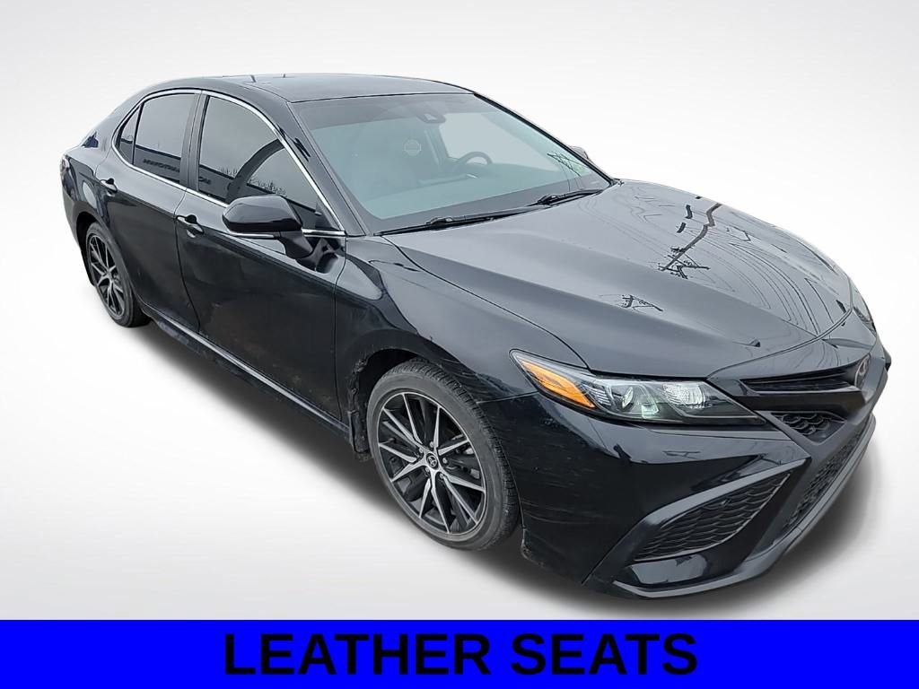 Used 2024 Toyota Camry SE image 3