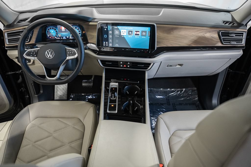 Used 2025 Volkswagen Atlas SE AWD/4WD image 17