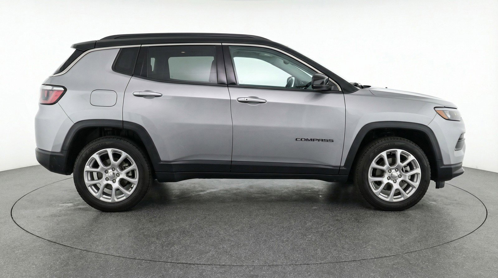 Used 2025 Jeep Compass Limited AWD/4WD image 11