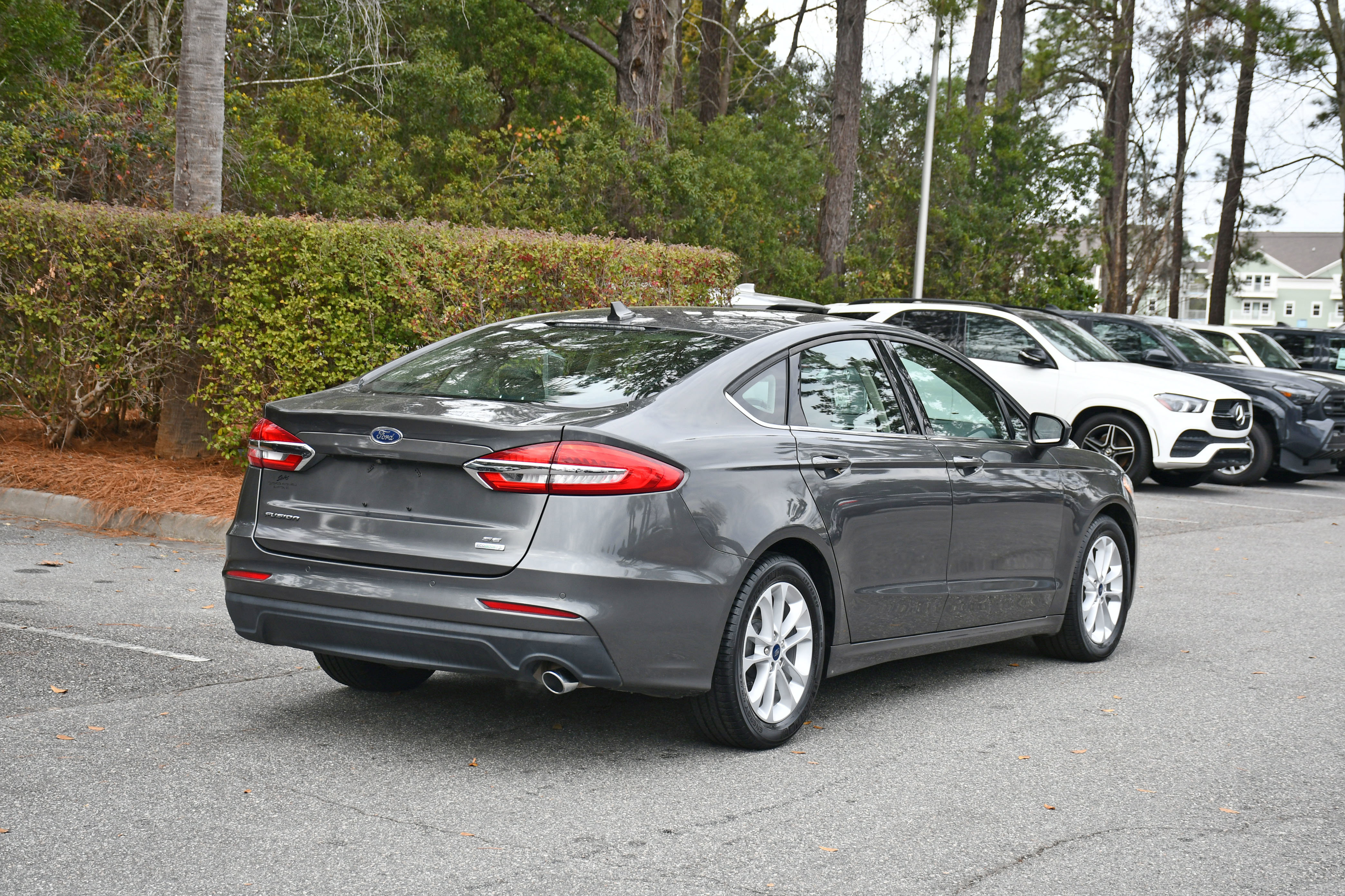 Used 2020 Ford Fusion SE image 4