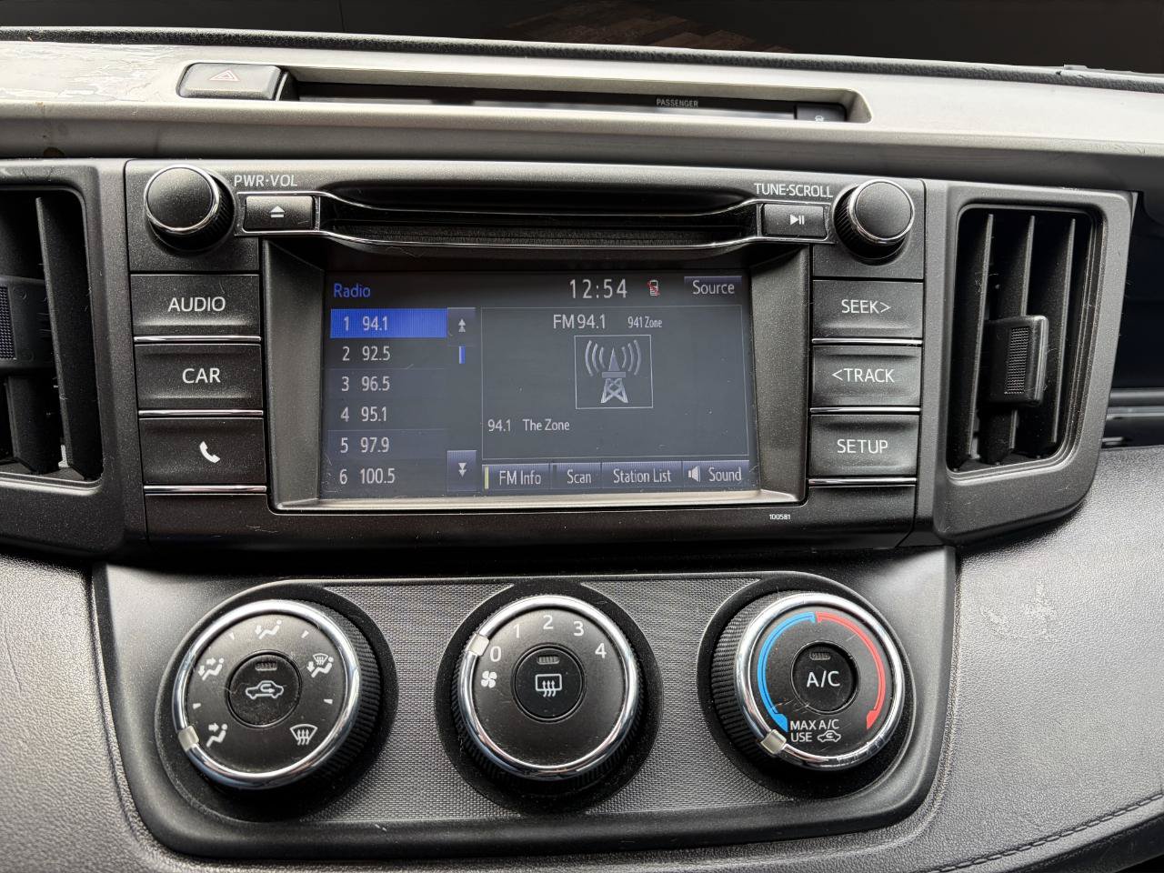 Used 2016 Toyota RAV4 LE AWD/4WD image 16