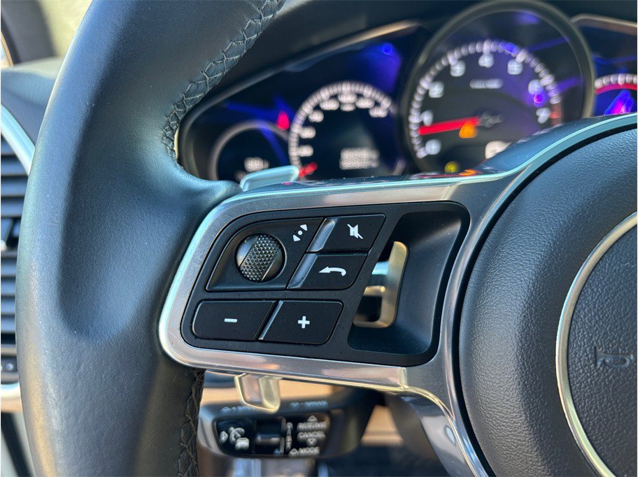 Used 2019 Porsche Cayenne w/ Premium Package AWD/4WD image 29