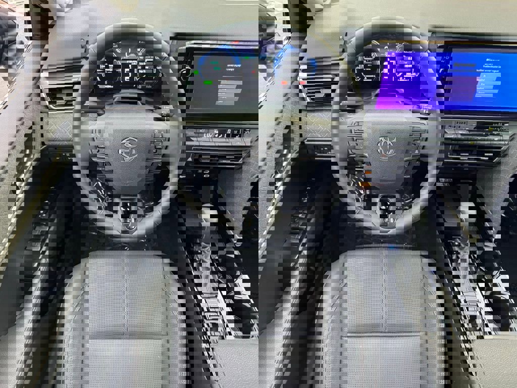 Used 2025 Toyota Camry XLE w/ Premium Plus Package image 15