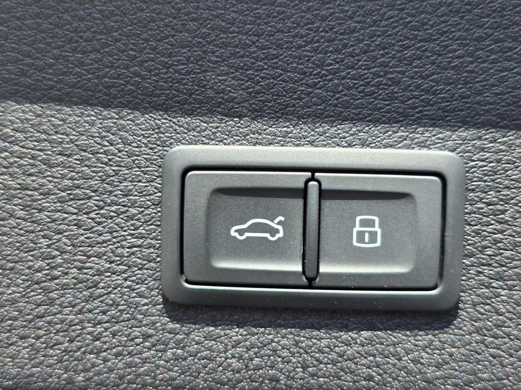 Used 2024 Audi SQ8 e-tron Premium Plus w/ Black Optic Package image 15