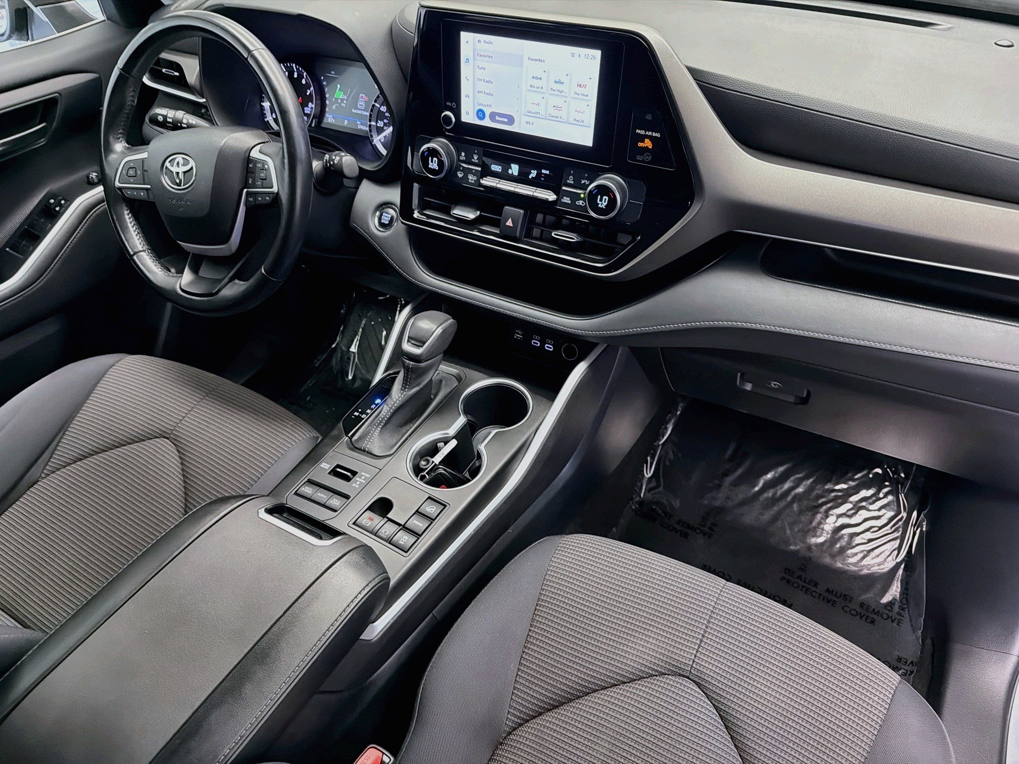 Used 2023 Toyota Highlander LE AWD/4WD image 12