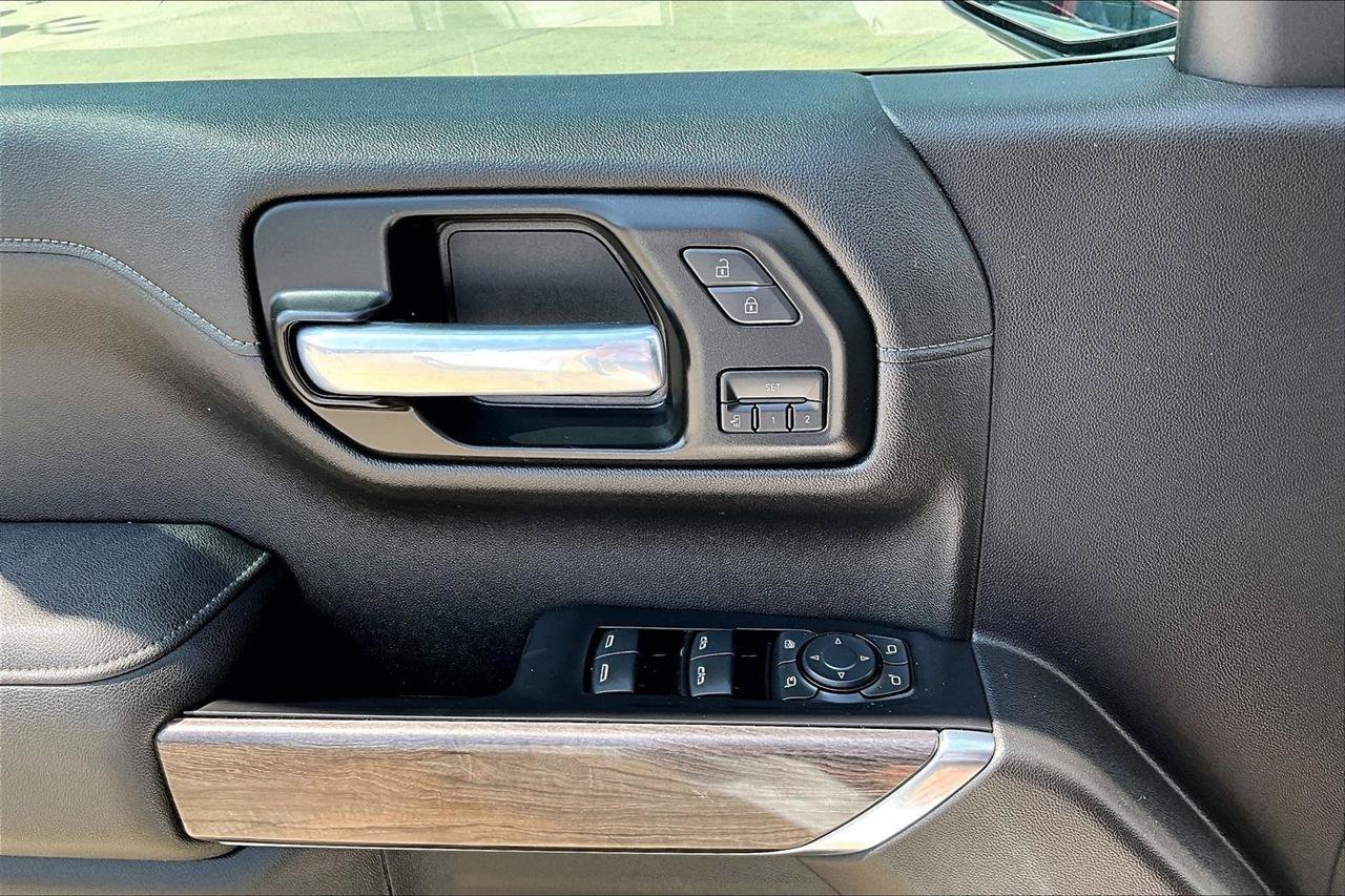 Used 2021 Chevrolet Silverado 1500 LTZ w/ Safety Package II AWD/4WD image 38