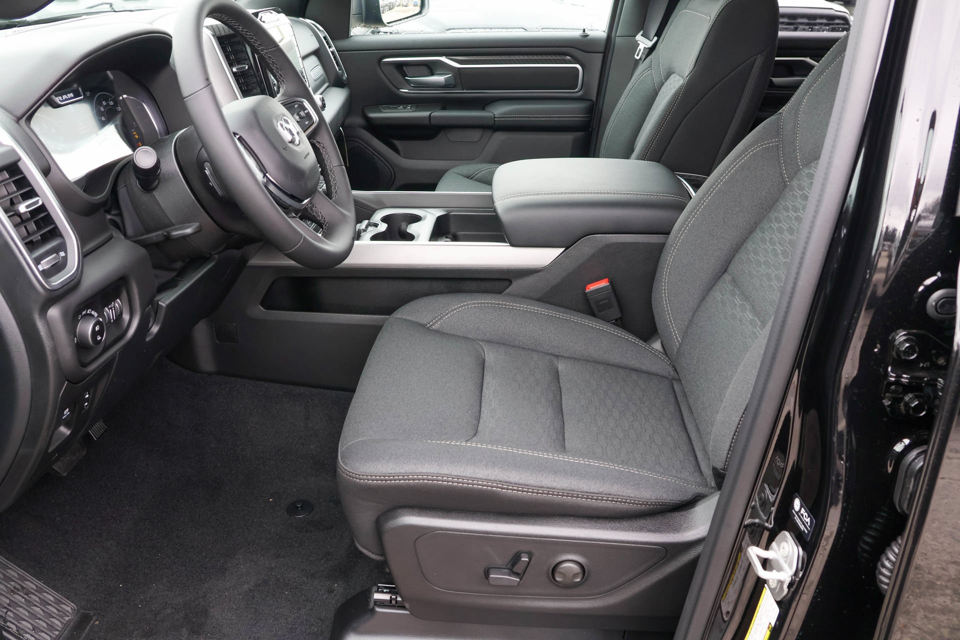 New 2026 RAM 1500 4x4 Crew Cab image 4