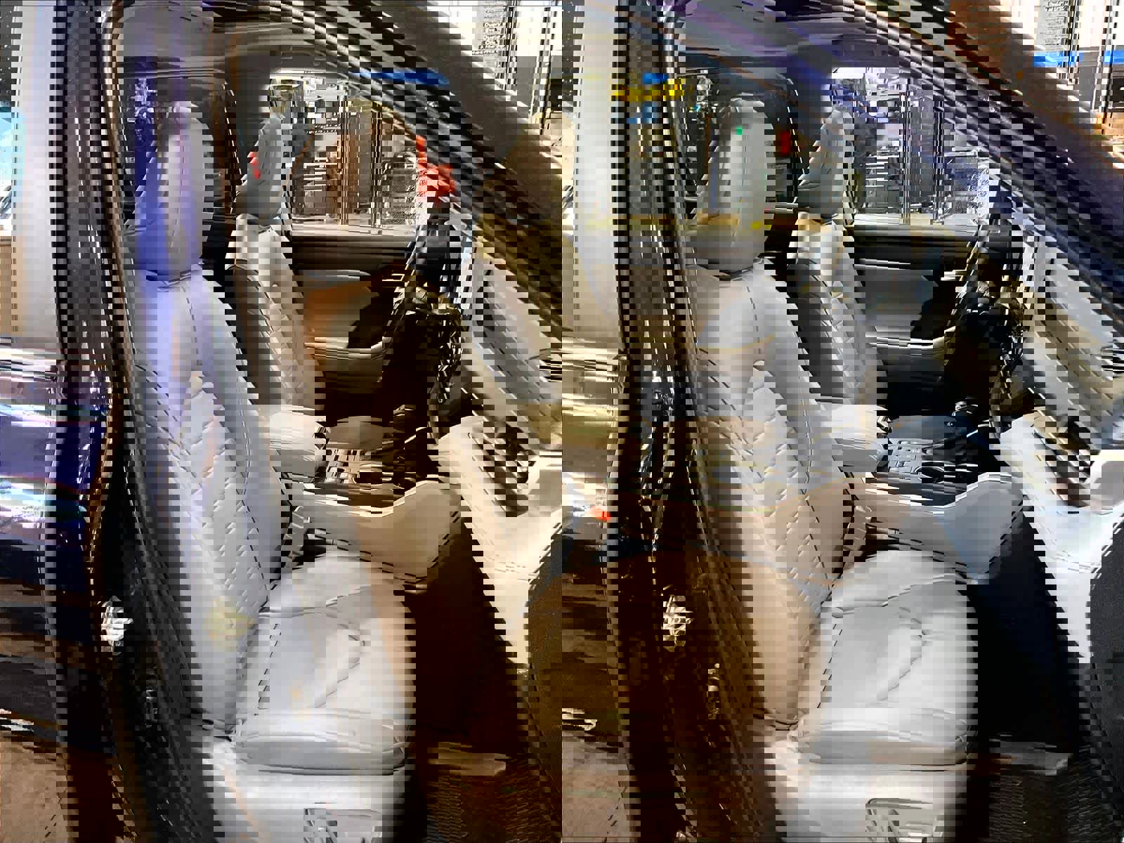 Used 2023 Toyota Highlander XLE image 11