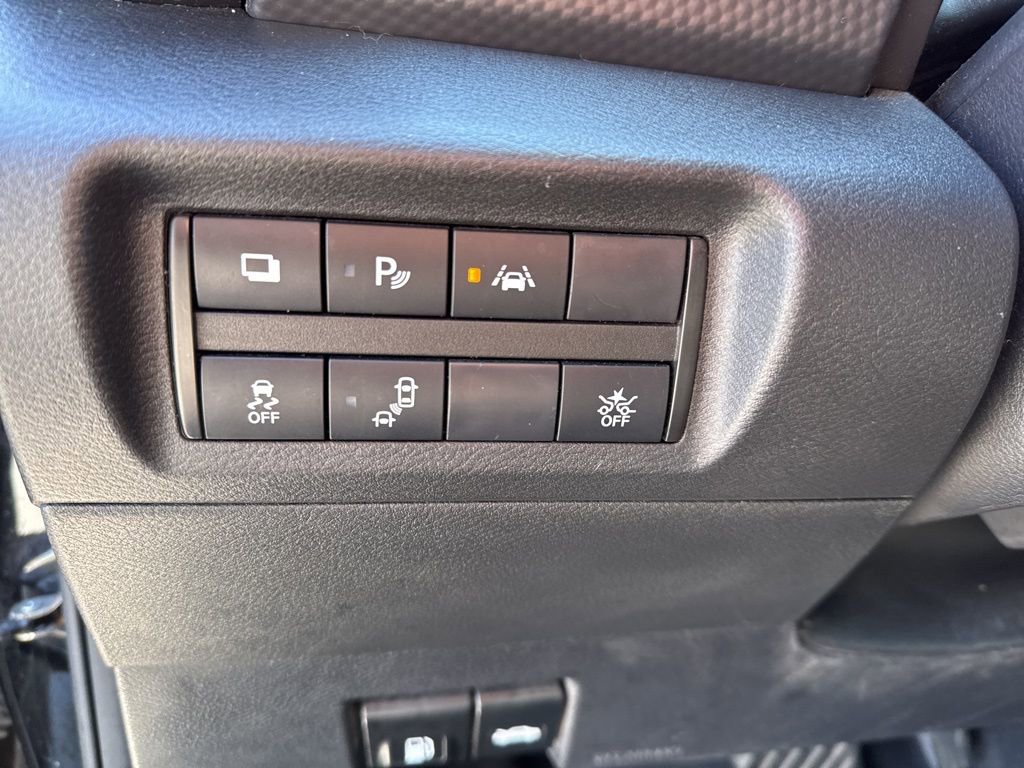 Used 2021 Nissan Kicks S image 12