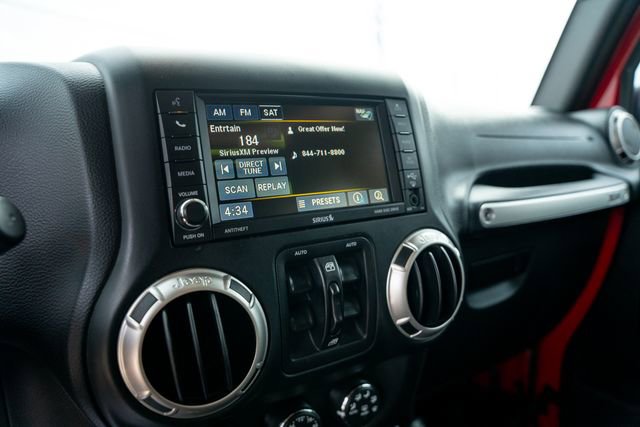 Used 2017 Jeep Wrangler Unlimited Rubicon w/ Connectivity Group AWD/4WD image 34