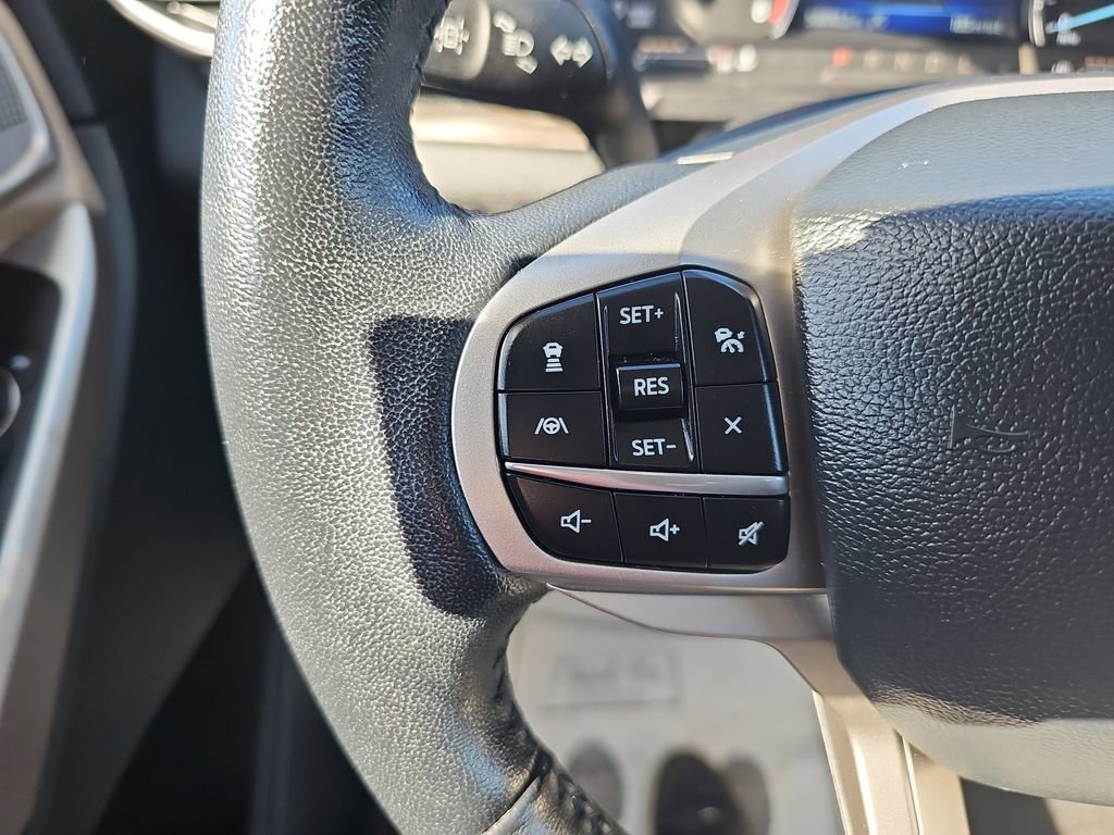 Used 2023 Ford Explorer Limited image 23