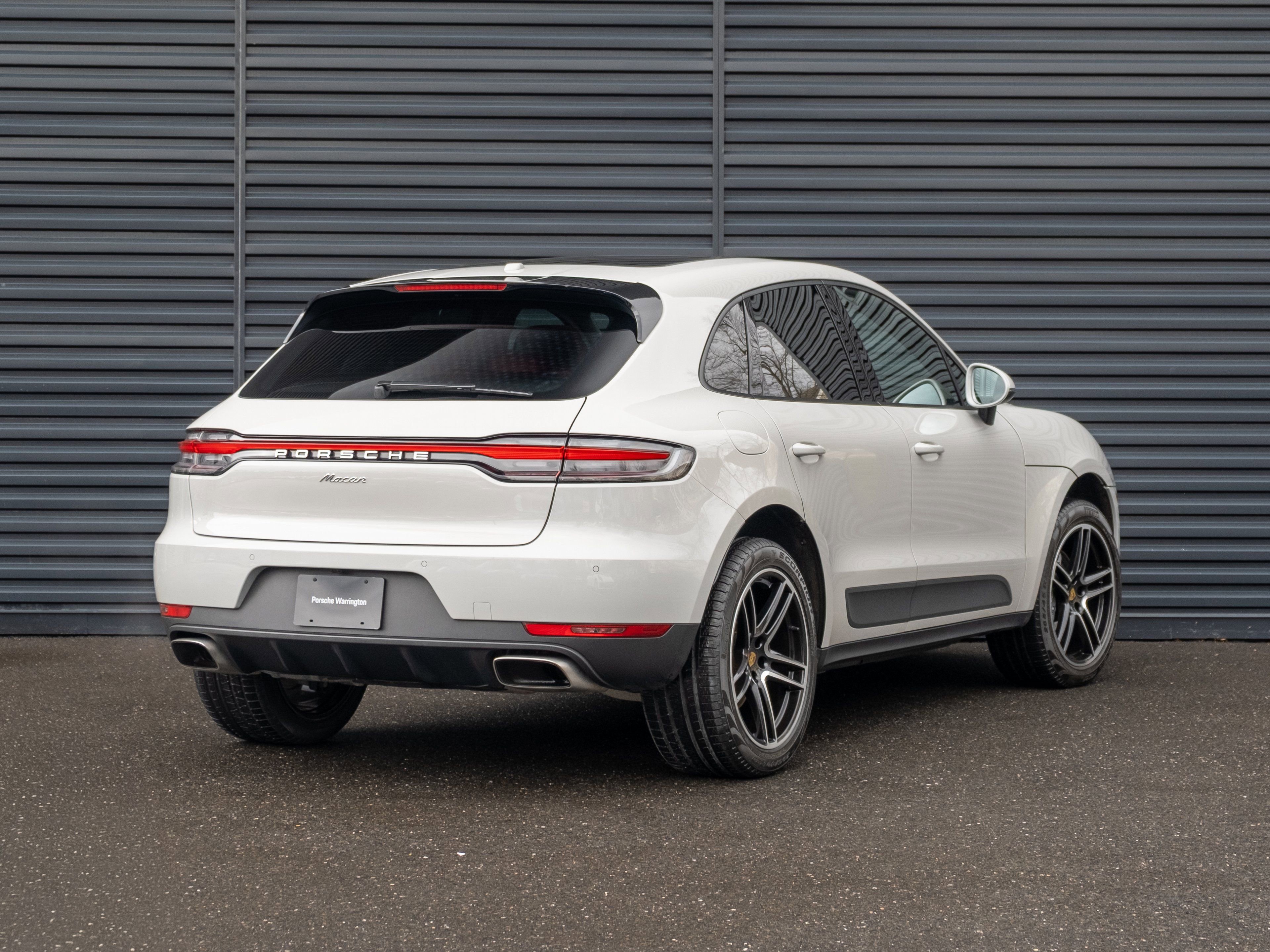 Certified 2021 Porsche Macan image 8