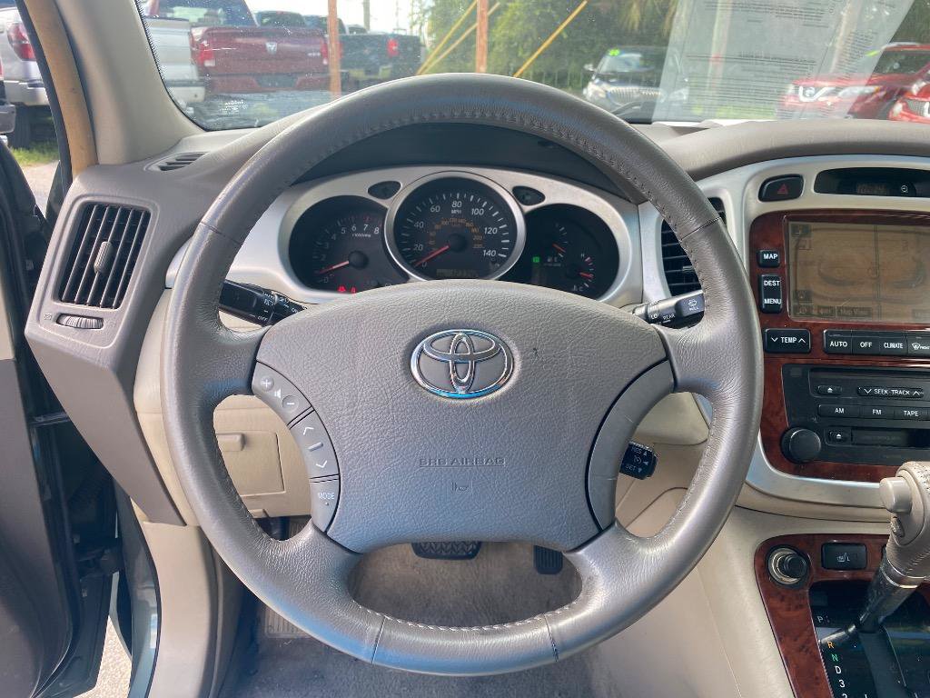 Used 2005 Toyota Highlander Limited w/ Leather Trim Pkg AWD/4WD image 28