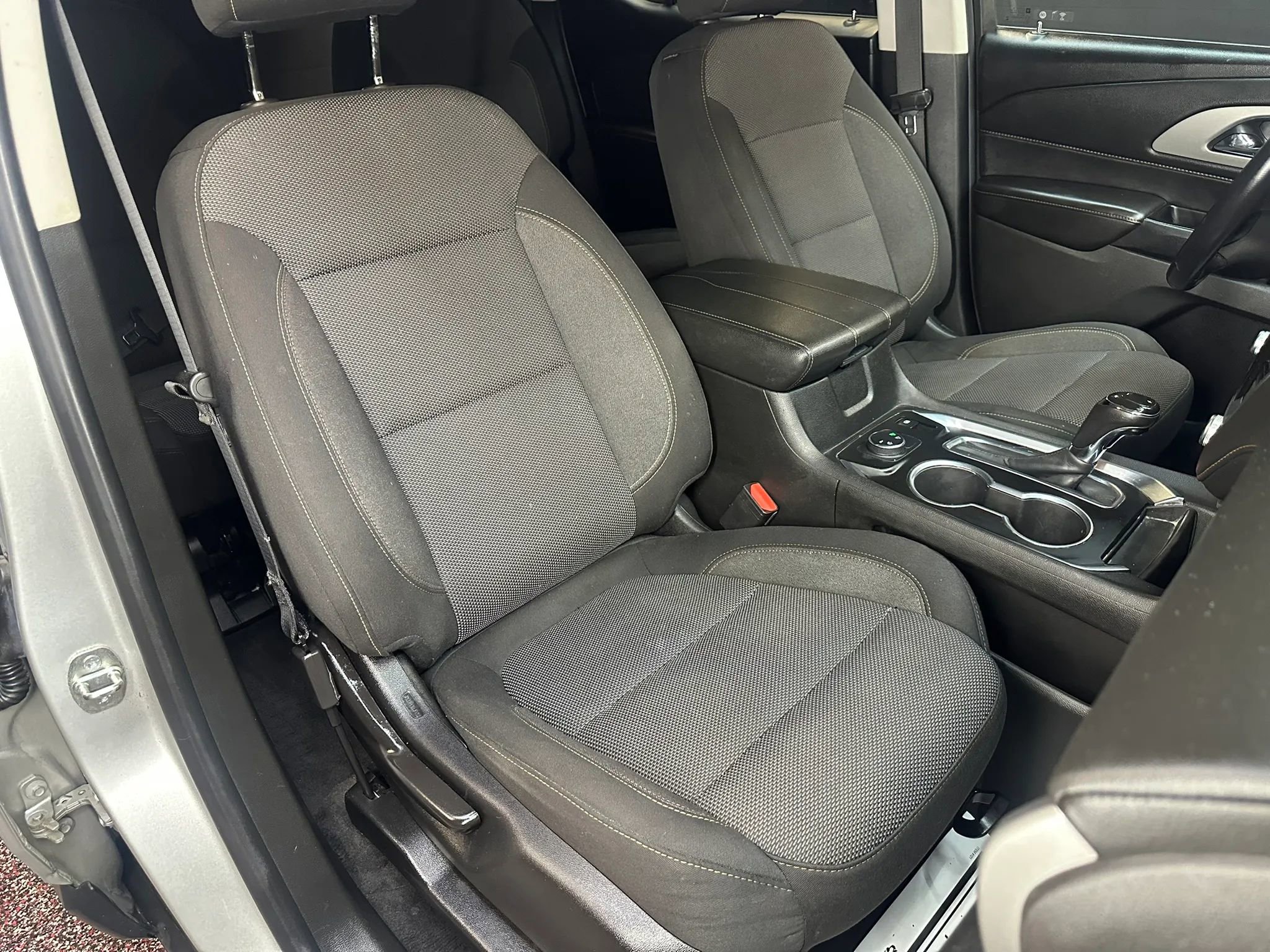 Used 2019 Chevrolet Traverse LT w/ LPO, Black Accent Package image 34