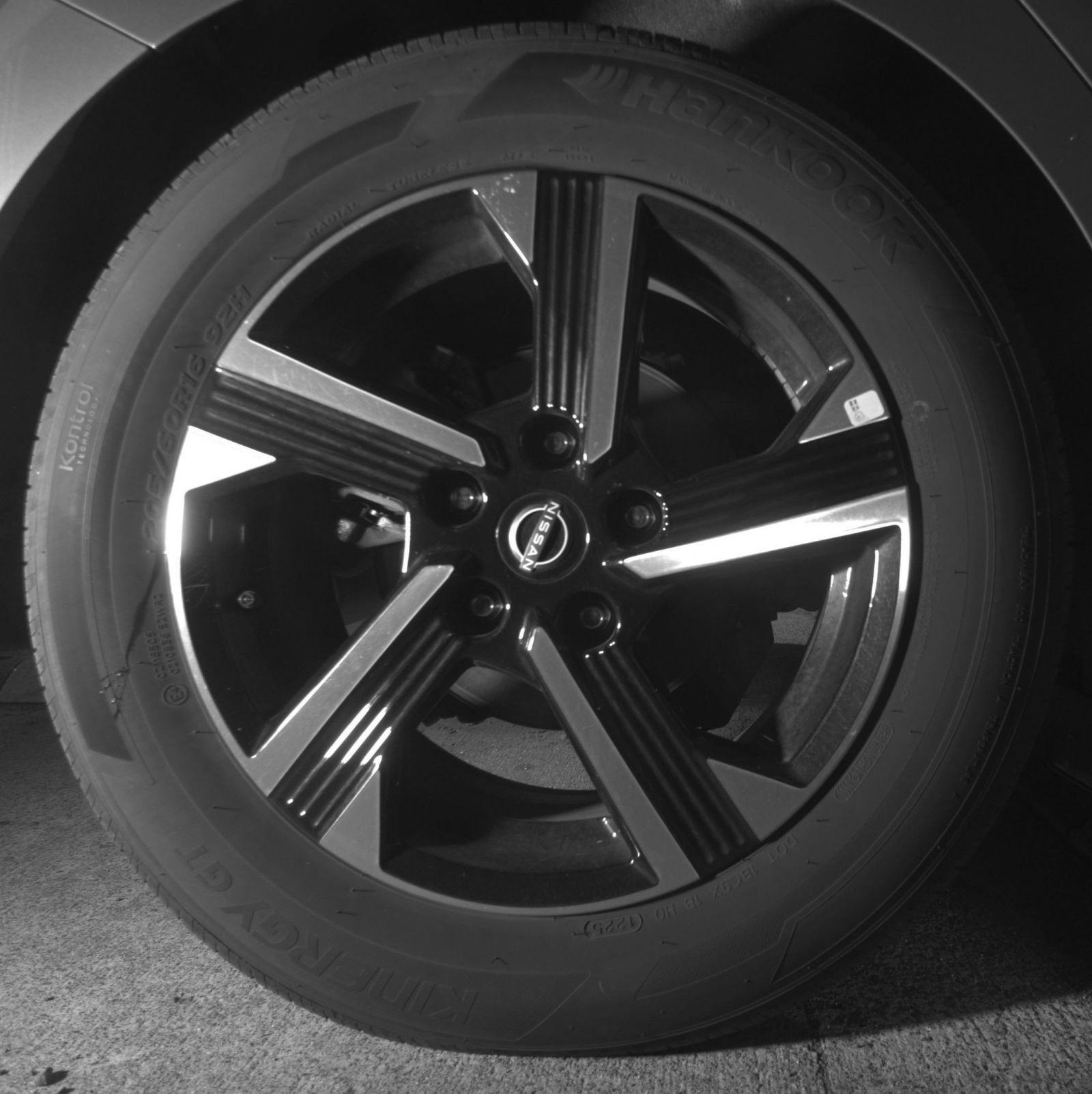 Used 2025 Nissan Sentra SV FWD image 18