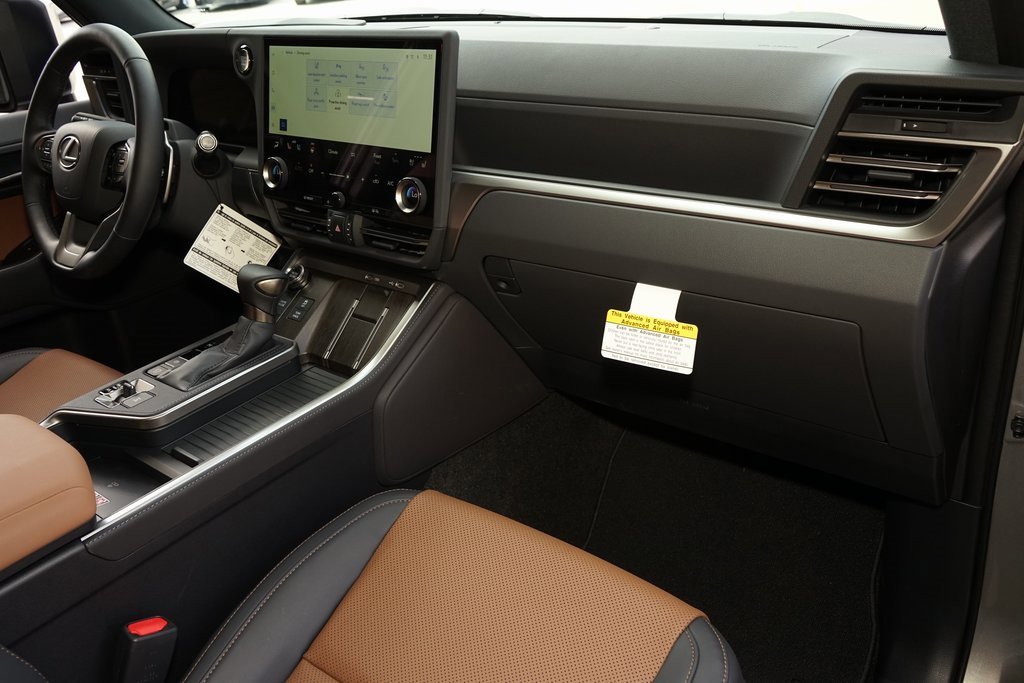 Used 2025 Lexus GX 550 image 11
