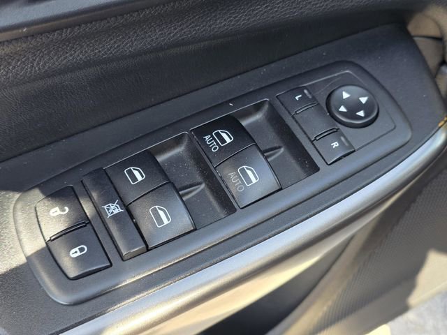 Used 2019 Jeep Cherokee Latitude Plus w/ Comfort/Convenience Group FWD image 23