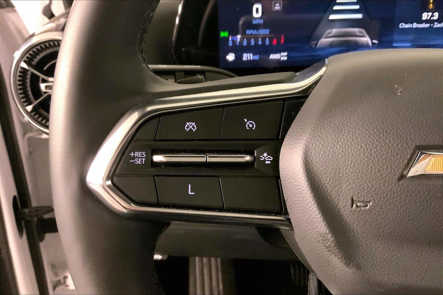 Used 2025 Chevrolet Equinox LT AWD/4WD image 18