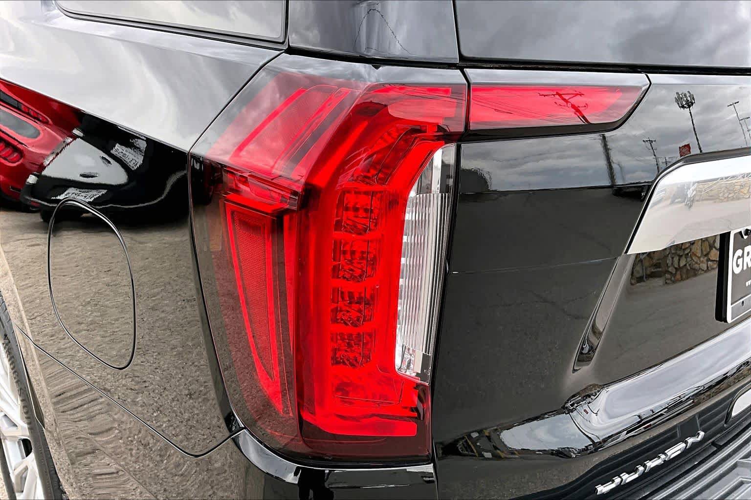 Used 2021 GMC Yukon Denali w/ Denali Premium Package image 28