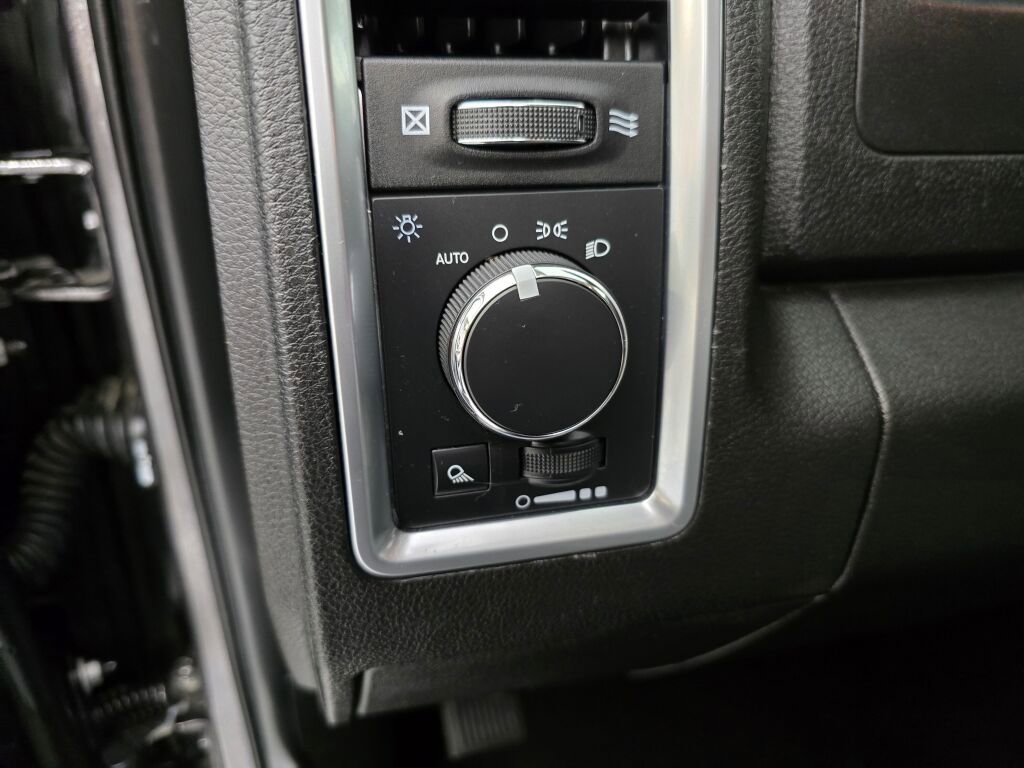 Used 2024 RAM 1500 Classic SLT image 22