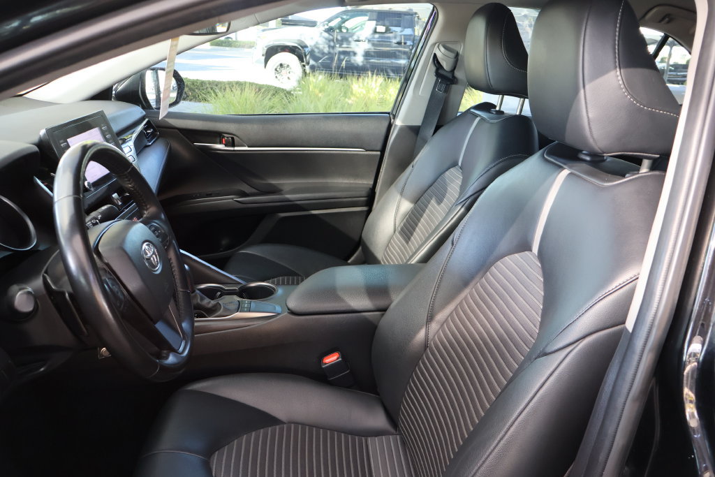 Used 2022 Toyota Camry SE FWD image 6