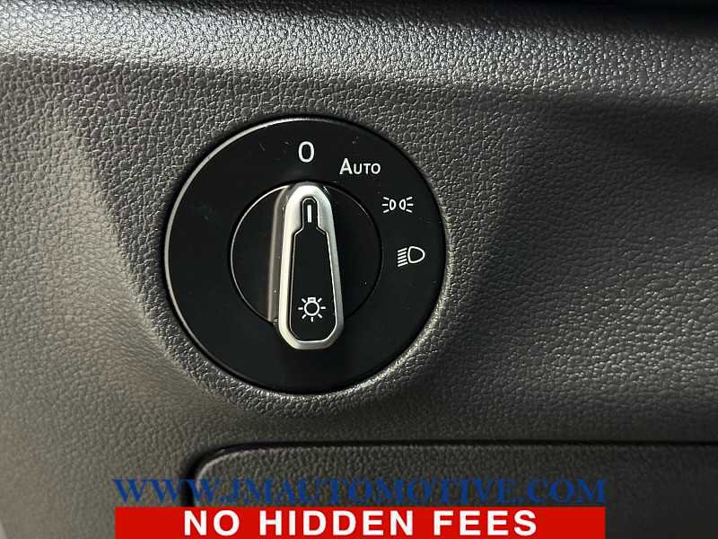 Used 2024 Volkswagen Jetta SE FWD image 36