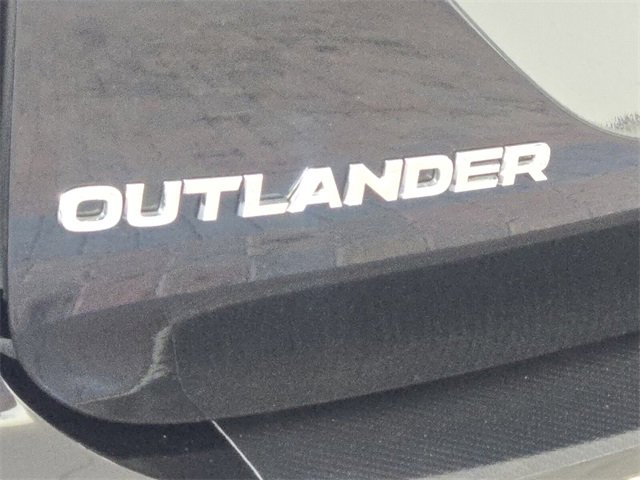 Used 2025 Mitsubishi Outlander SEL image 11