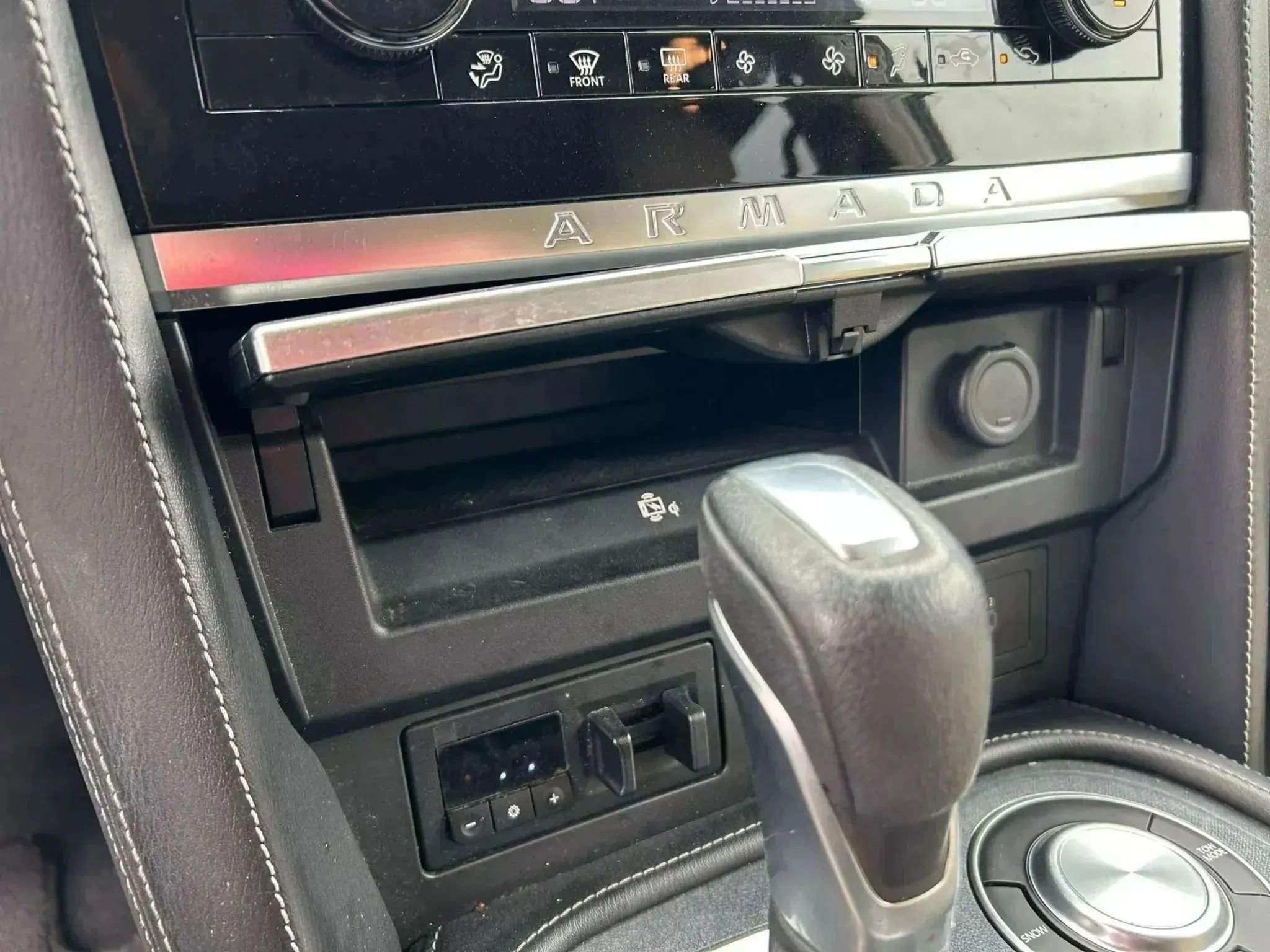 Used 2021 Nissan Armada SV w/ SV Appearance Package image 26