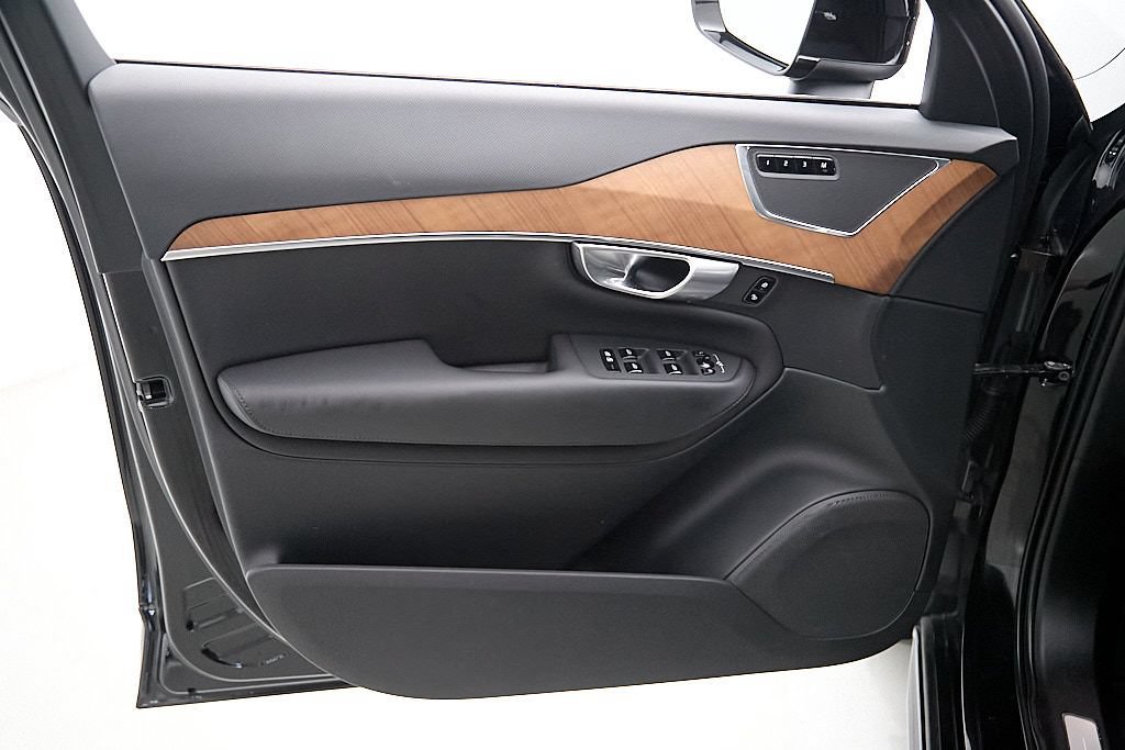 Certified 2024 Volvo XC90 T8 Plus AWD/4WD image 10