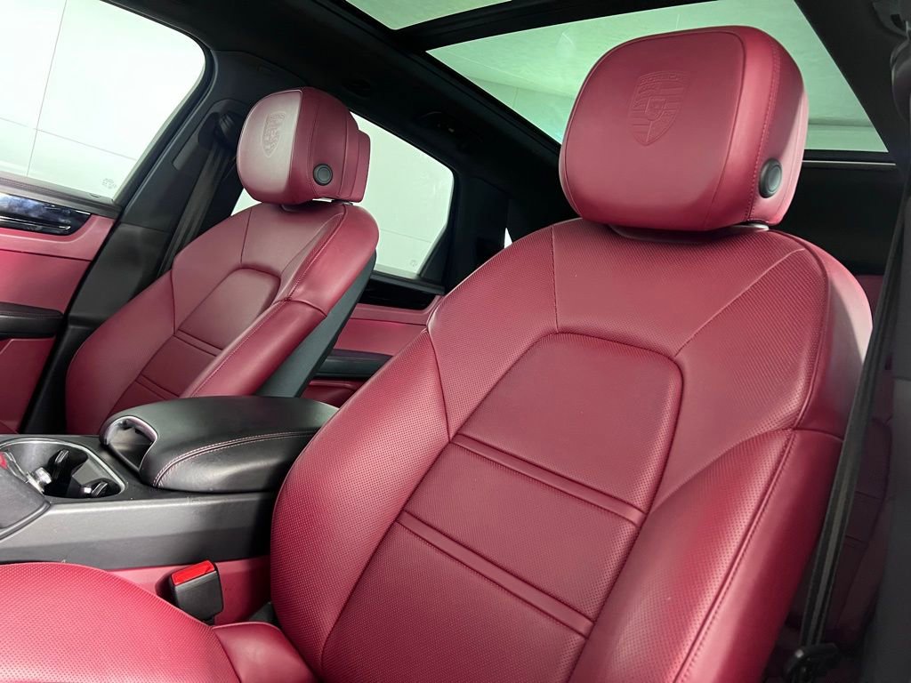 Certified 2023 Porsche Cayenne AWD/4WD image 5