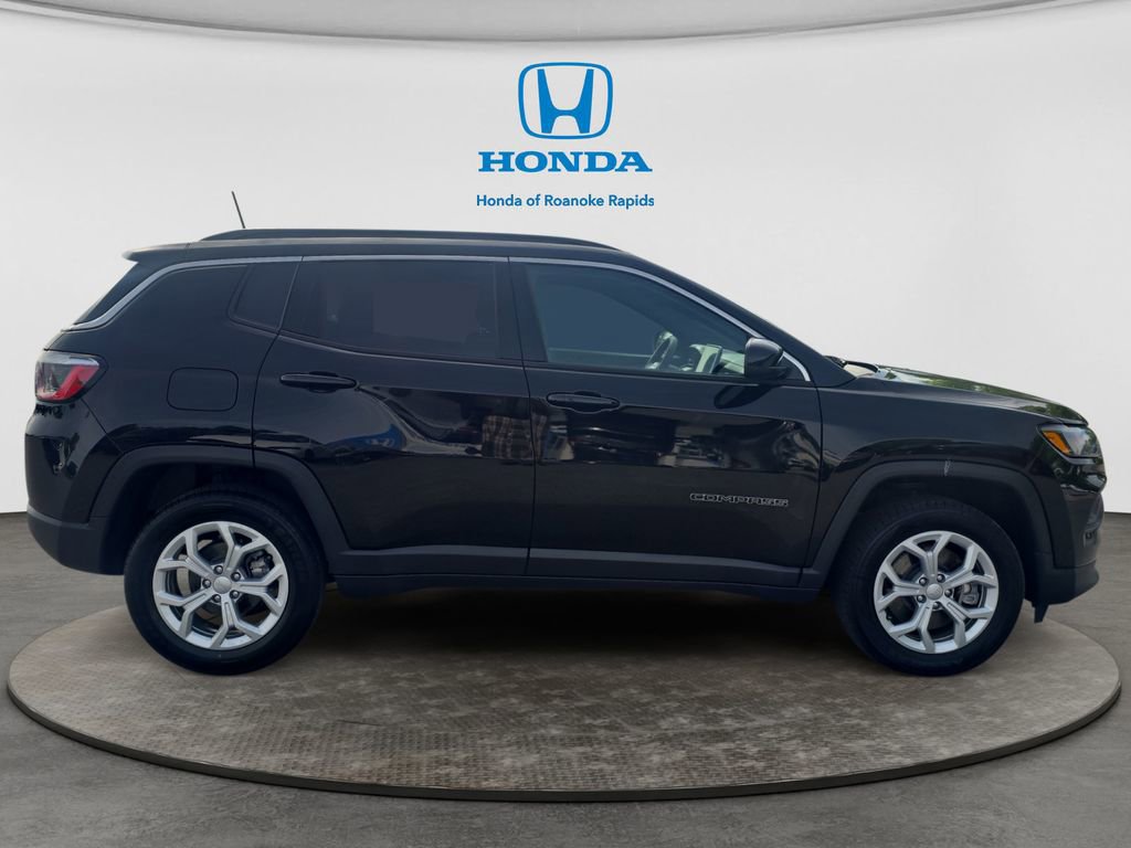 Used 2024 Jeep Compass Latitude AWD/4WD image 6