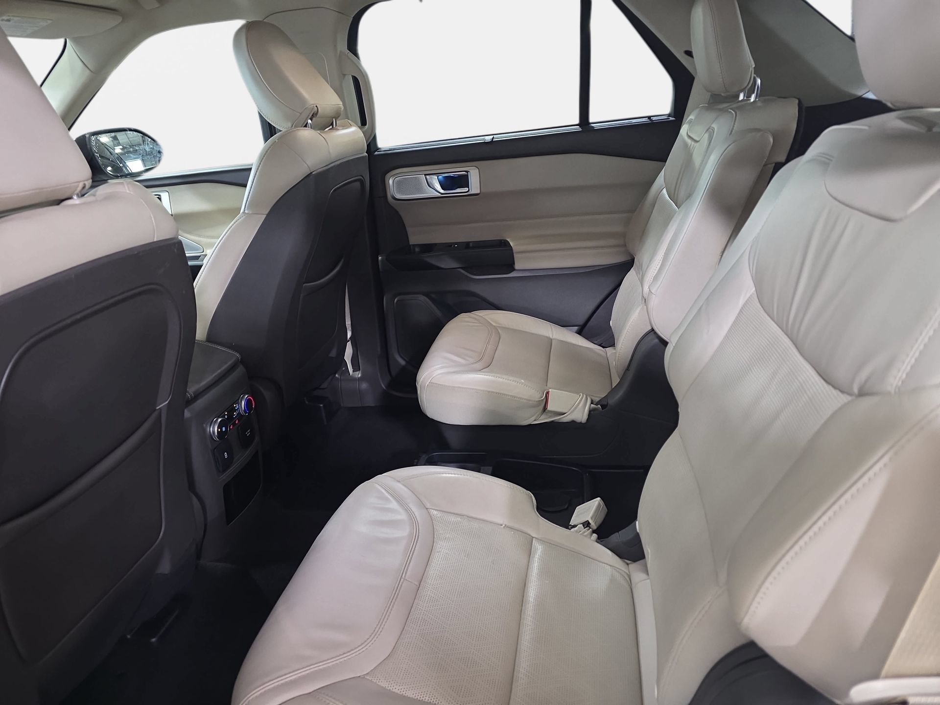 Used 2020 Ford Explorer Platinum w/ Premium Technology Package AWD/4WD image 14