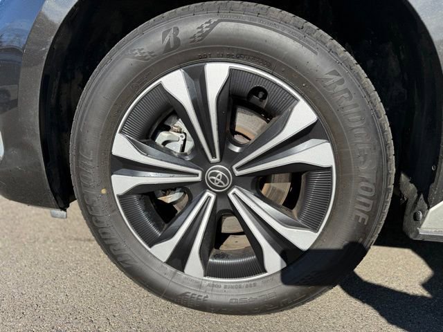 Used 2023 Toyota bZ4X XLE w/ Weather Package image 9