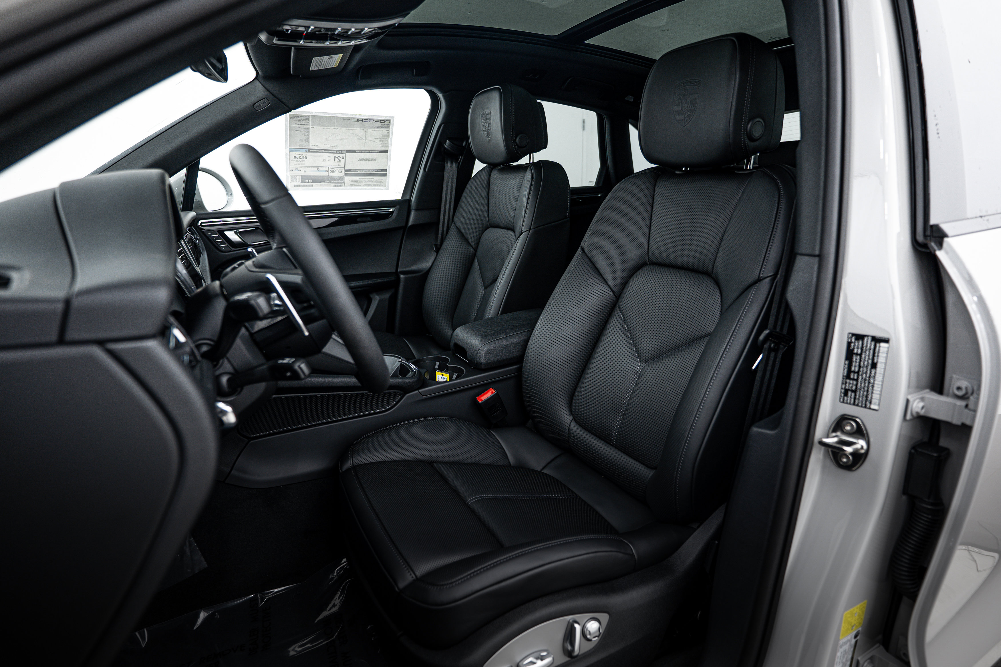 Certified 2026 Porsche Macan image 5