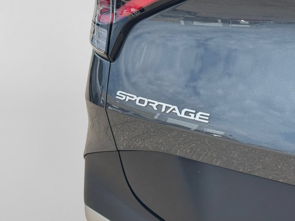 Used 2023 Kia Sportage EX AWD/4WD image 11