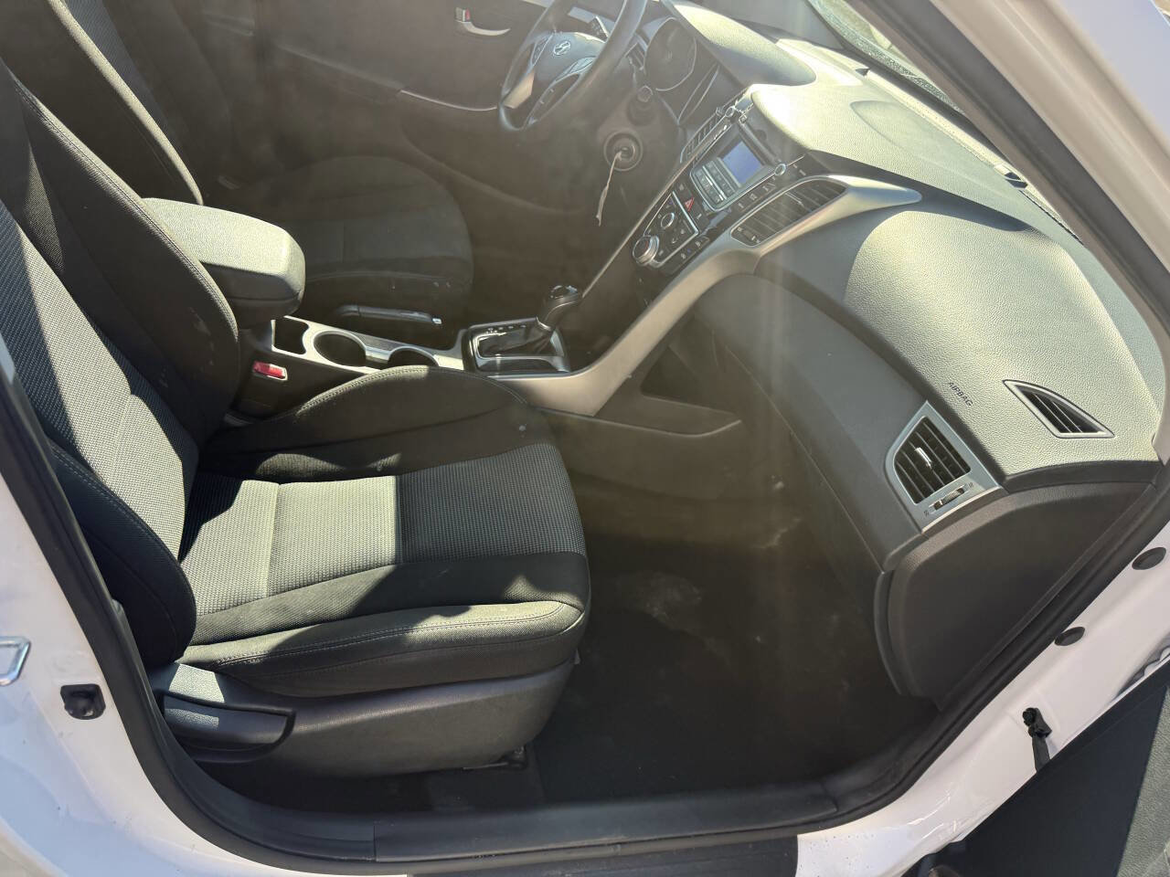 Used 2017 Hyundai Elantra GT FWD image 14