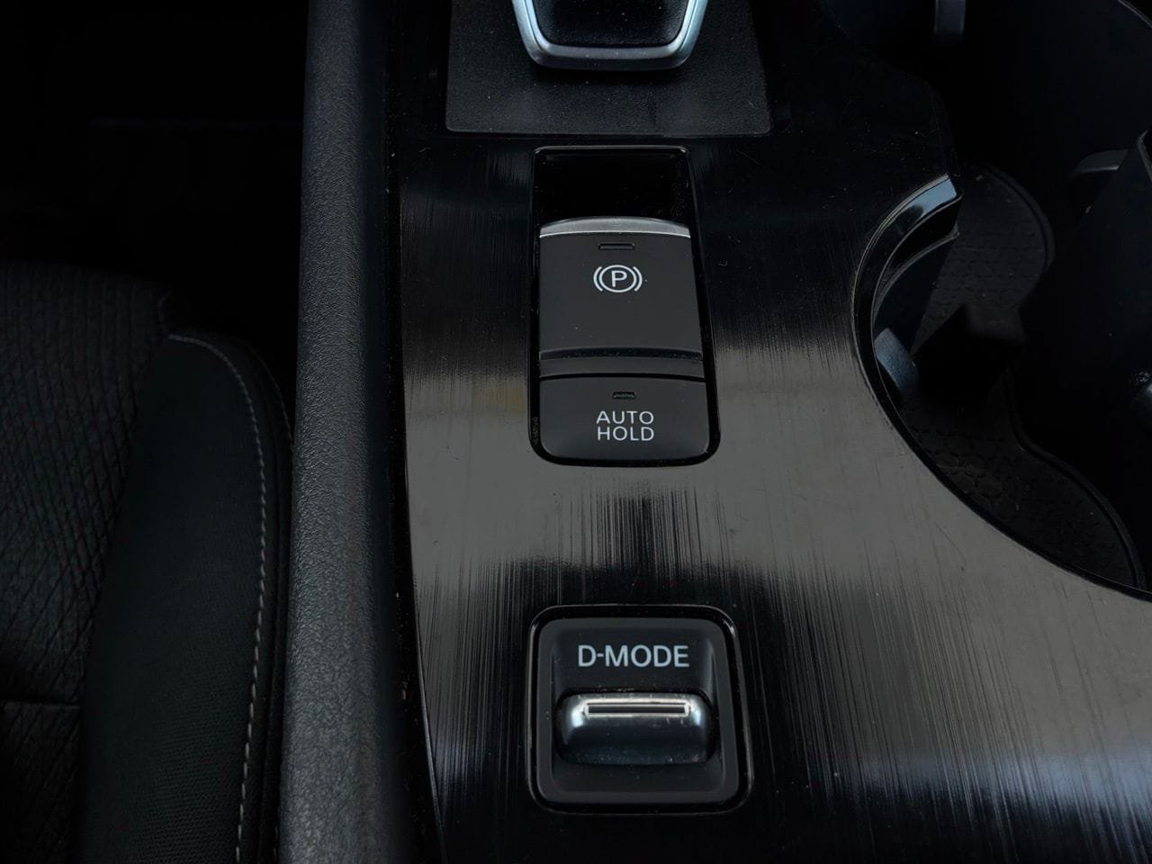 Used 2025 Nissan Rogue SV FWD image 25