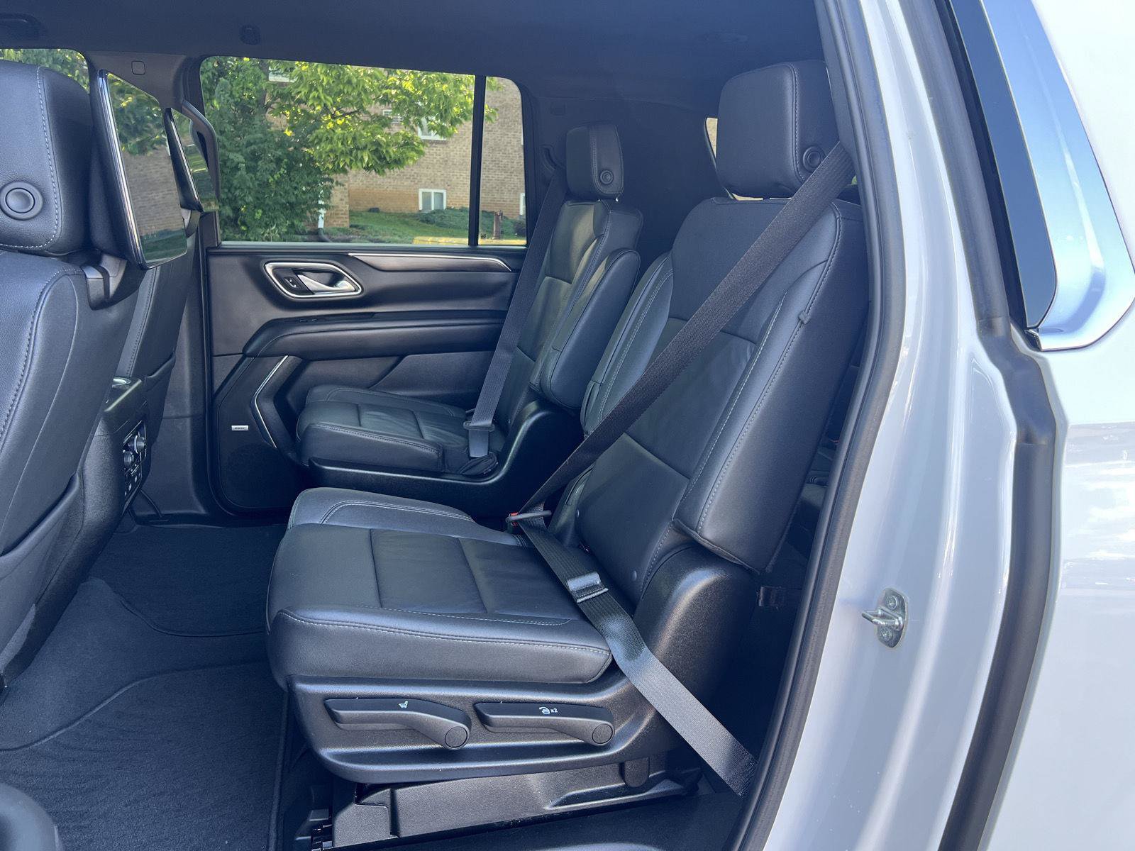 Used 2024 Chevrolet Suburban LT w/ Luxury Package AWD/4WD image 12